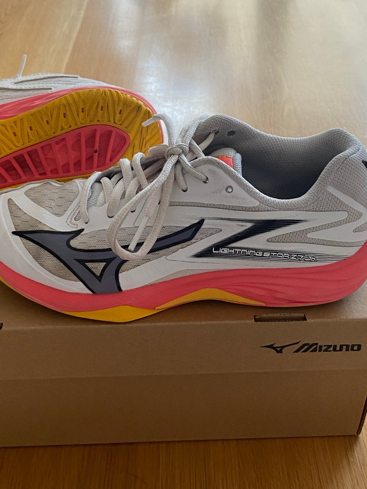 Mizuno Lightning Star Z7 JR Volleybalschoenen - Maat 35, Ophalen of Verzenden, Gedragen, Wit, Sportschoenen