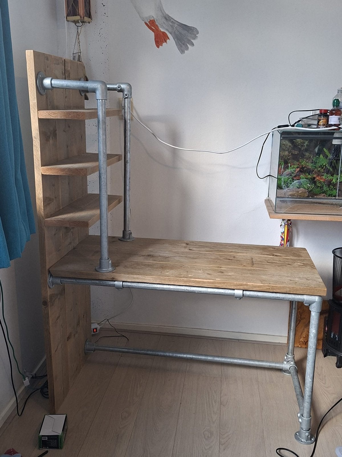 bureau met opbergruimte en toer buizenframe, Ophalen, Gebruikt, Hout, Bruin