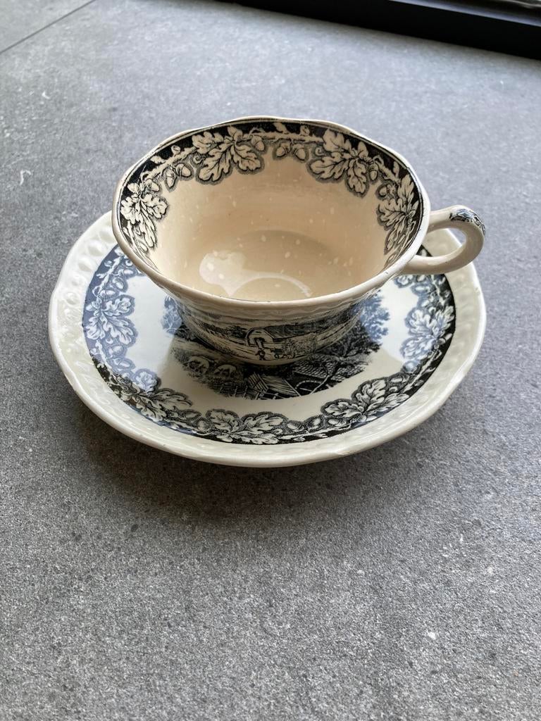 Kop en schotel van servies Boerenhoeve van Société Céramique, Ophalen