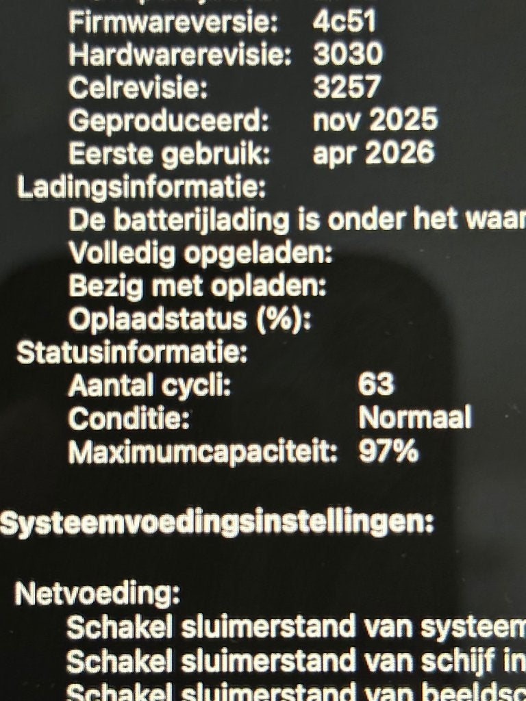 Foto 4 van macbook Neo 256/8gb silver nieuwstaat aankoopbon