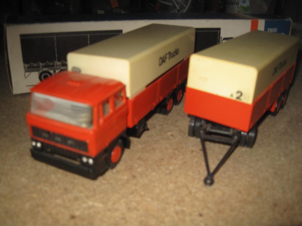 Lion car 64 - Daf 2800 dubbelasser met aanhanger, Hobby en Vrije tijd, Modelauto's | 1:50, Ophalen of Verzenden, Zo goed als nieuw