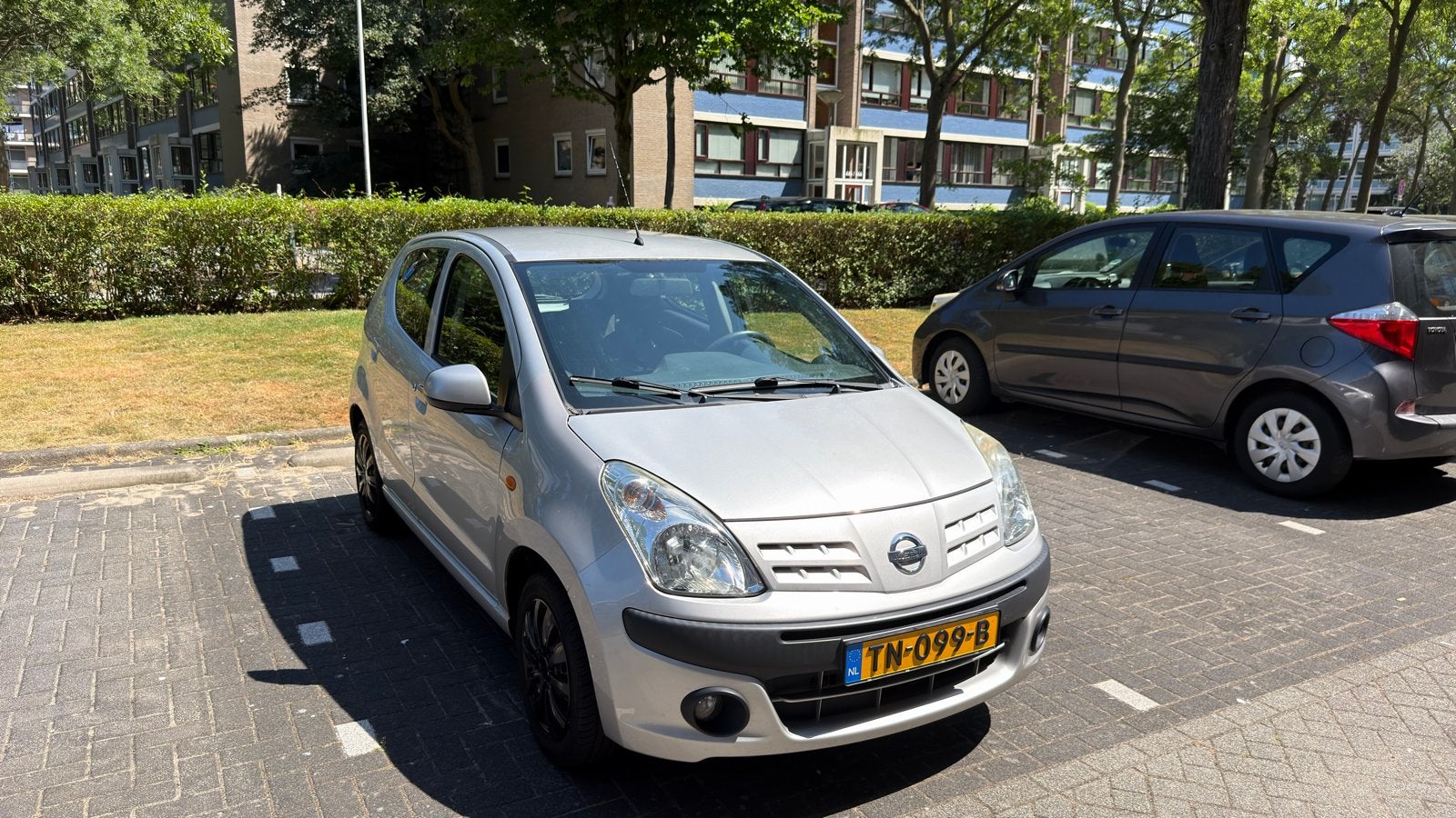 Nissan Pixo 1.0 50KW 5D 2013 Grijs - NW APK + grote beurt, Auto's, Nissan, Voorwielaandrijving, Stof, 200 kg, 4 stoelen