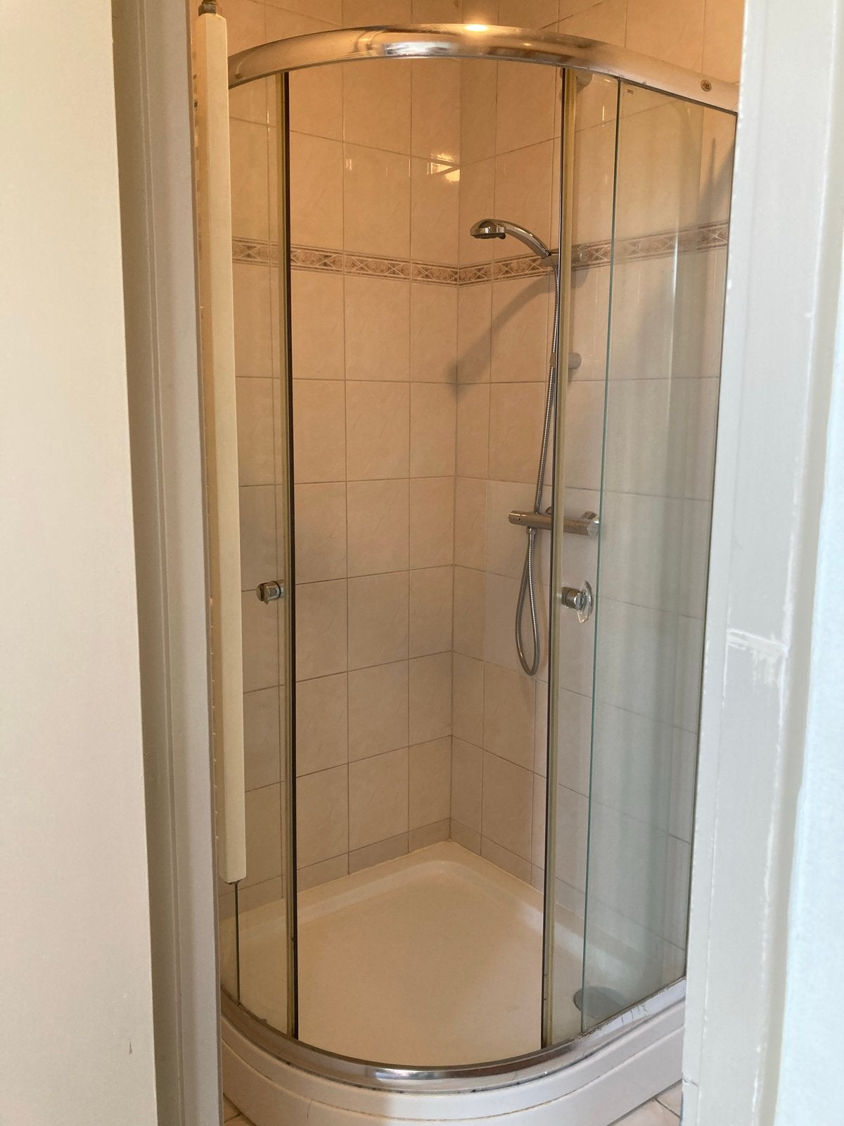 Gratis douchebak + douchewand (ZONDER kraan), Doe-het-zelf en Verbouw, Sanitair, Ophalen, Gebruikt, Glas, Douche