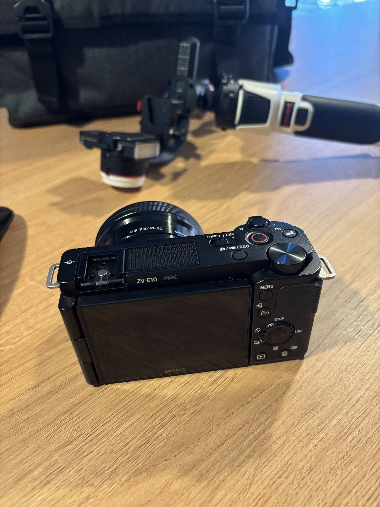 Foto 4 van Sony ZV-E10 vlogcamera + lens, gimbal & microfoon