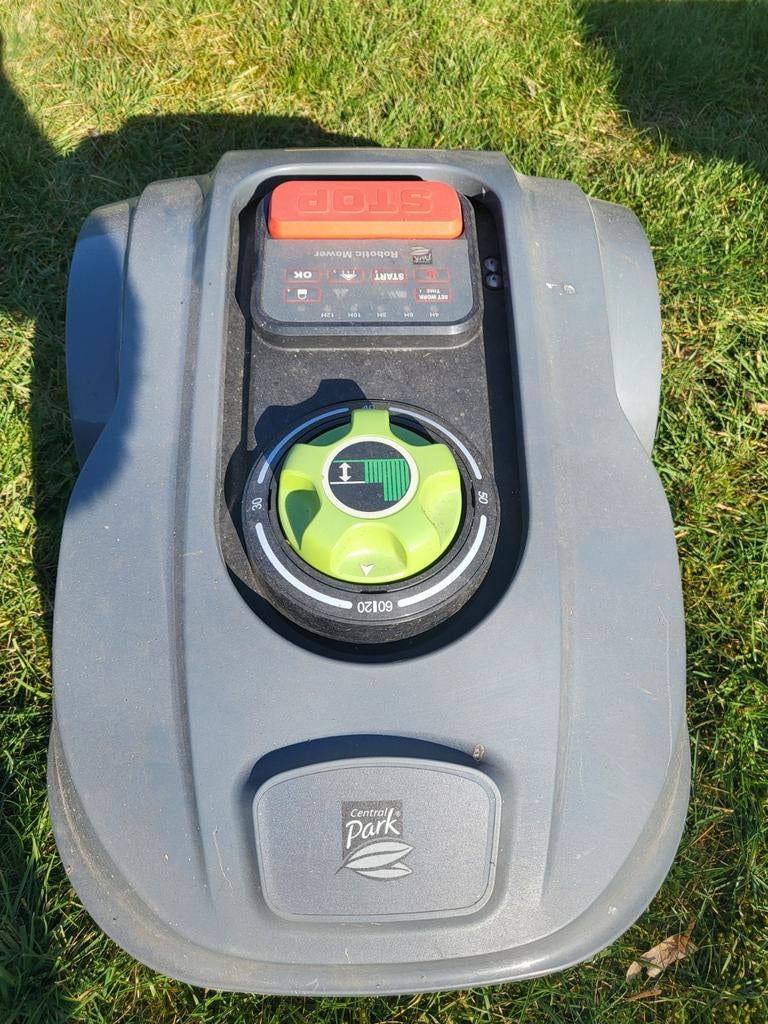 Central Park Robotmaaier - Gebruikt, Goede Staat, Tuin en Terras, Robotmaaiers, Gebruikt, 20 tot 25 cm, Ophalen