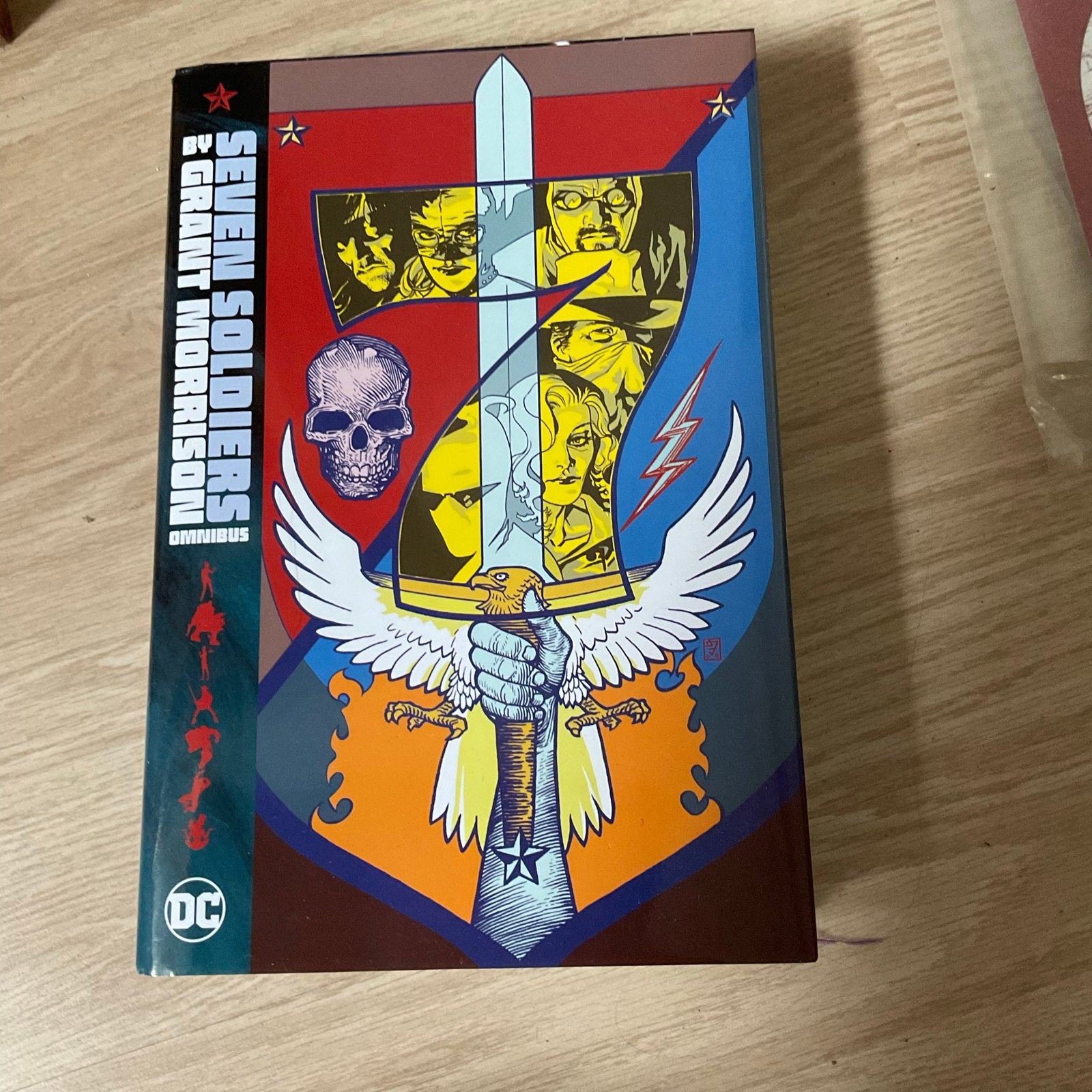 Seven Soldiers by Grant Morrison Omnibus (DC Comics), Boeken, Verzenden, Zo goed als nieuw