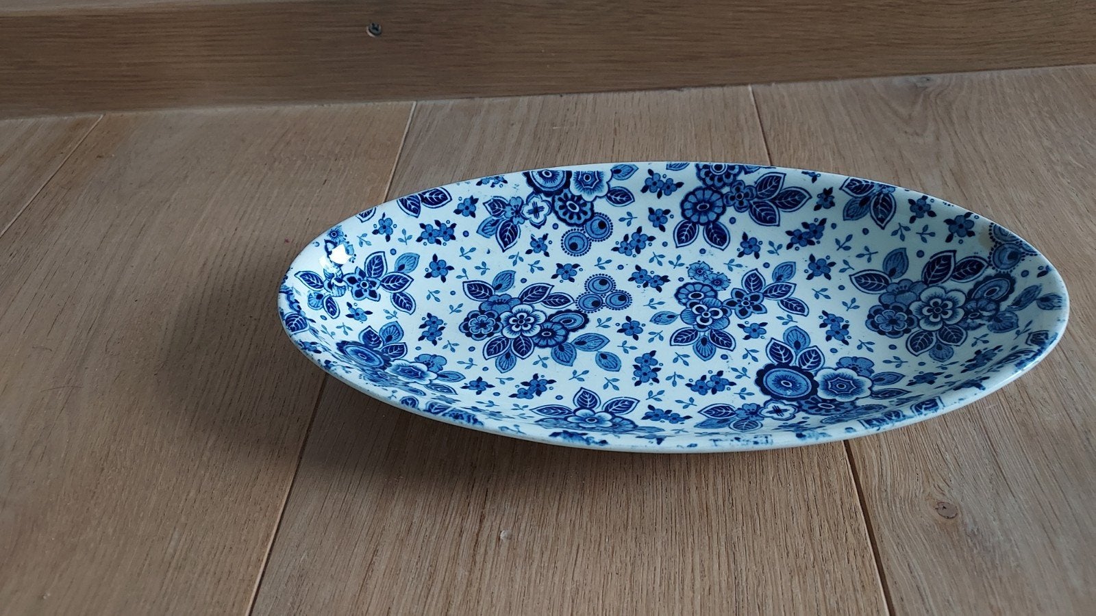 Vleesschaaltje Beatrix Maastricht blauw bloemmotief 25,7 cm, Antiek en Kunst, Ophalen of Verzenden