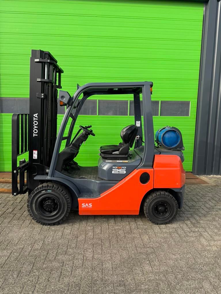 Super nette Toyota 02-8FGF25, weinig uren, orginele staat, 2000 tot 3000 kg, Ophalen, LPG, Heftruck