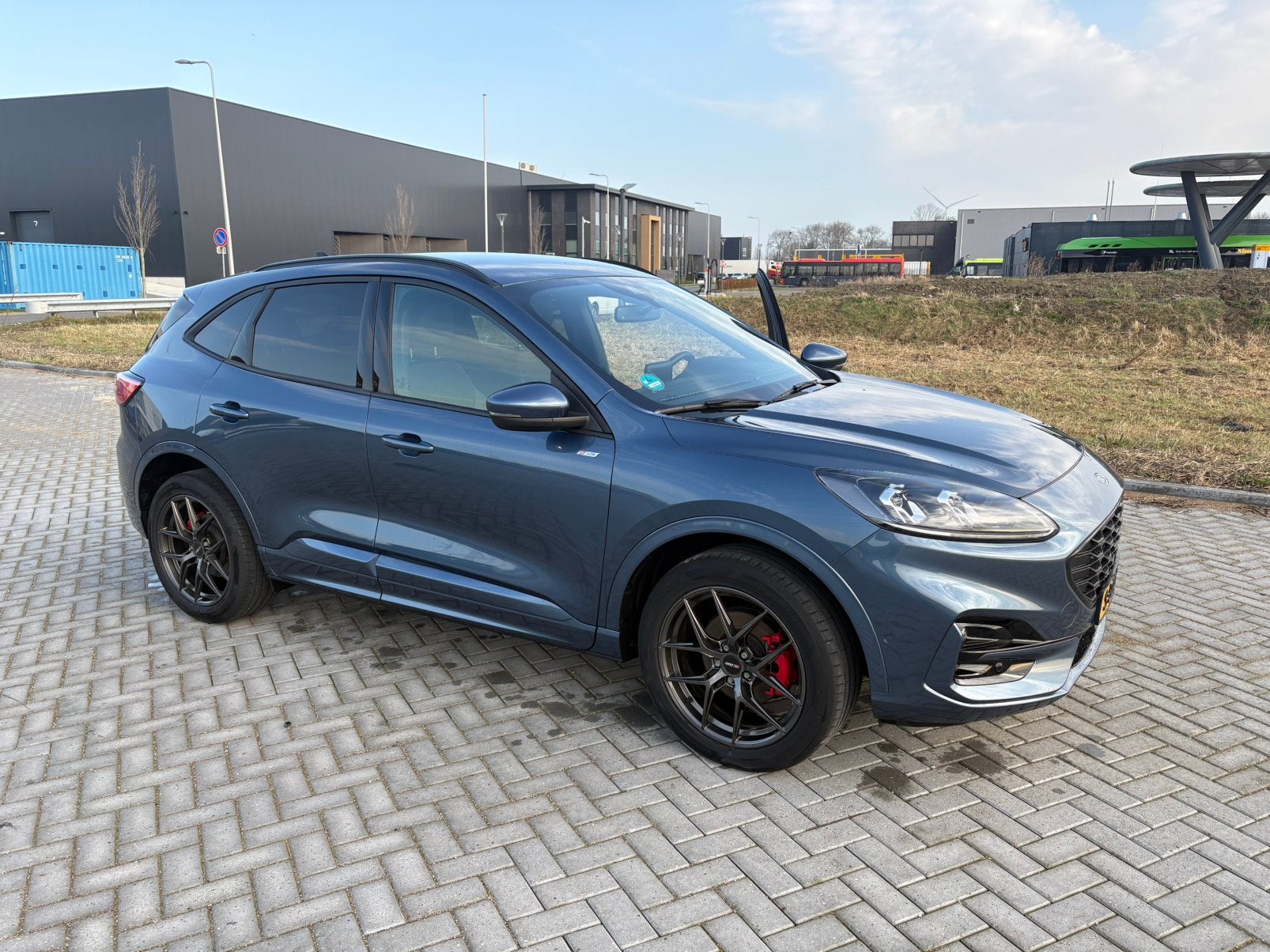 Ford Kuga St line X 2.5 Phev E-cvt 225pk B&O winterpack 19”, Auto's, Zwart, Blauw, Dealer onderhouden, Kuga