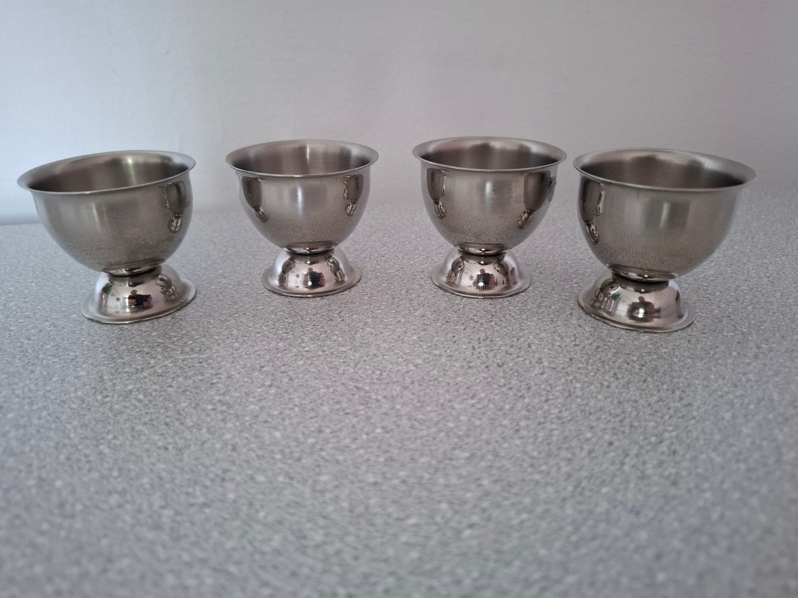 Set van 4 RVS eierdopjes, Zilver, Ophalen of Verzenden, Metaal, Overige typen