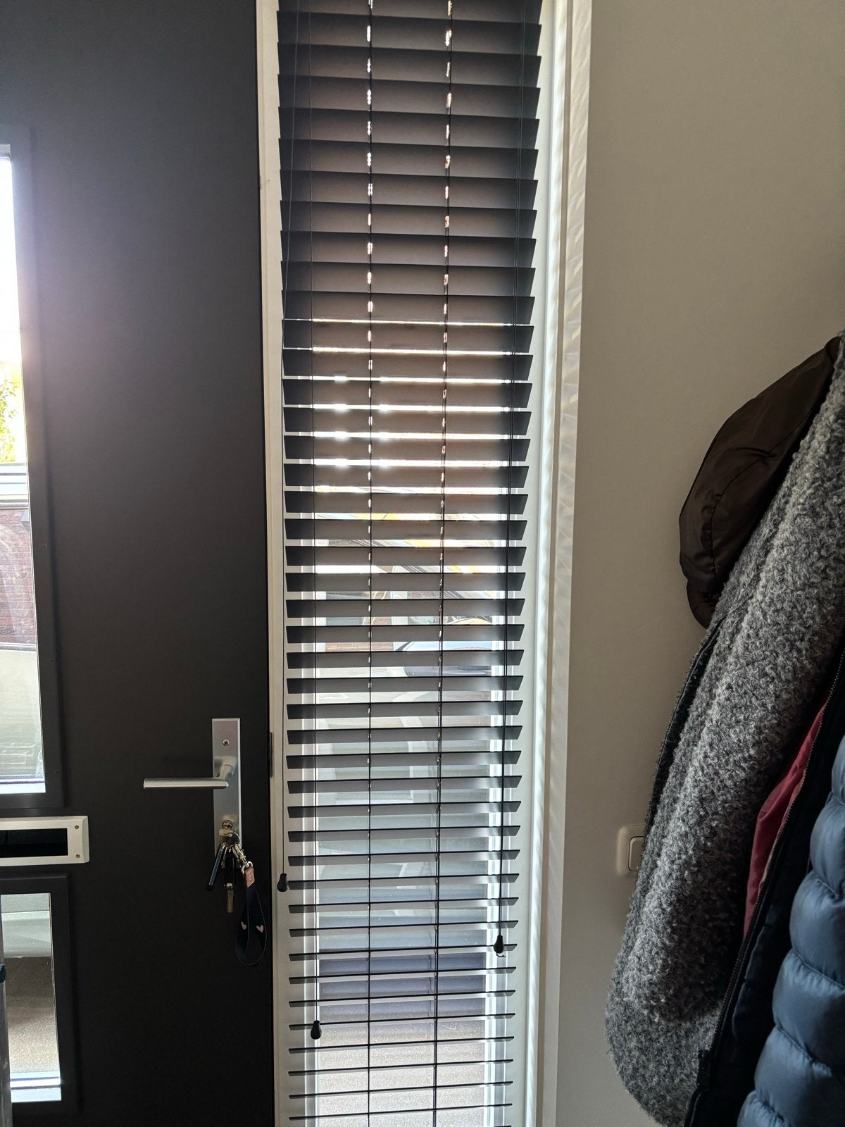 8x Antraciet grijs houten jaloezieën alles voor €50, Huis en Inrichting, Stoffering | Gordijnen en Lamellen, Ophalen, Hout, Zo goed als nieuw