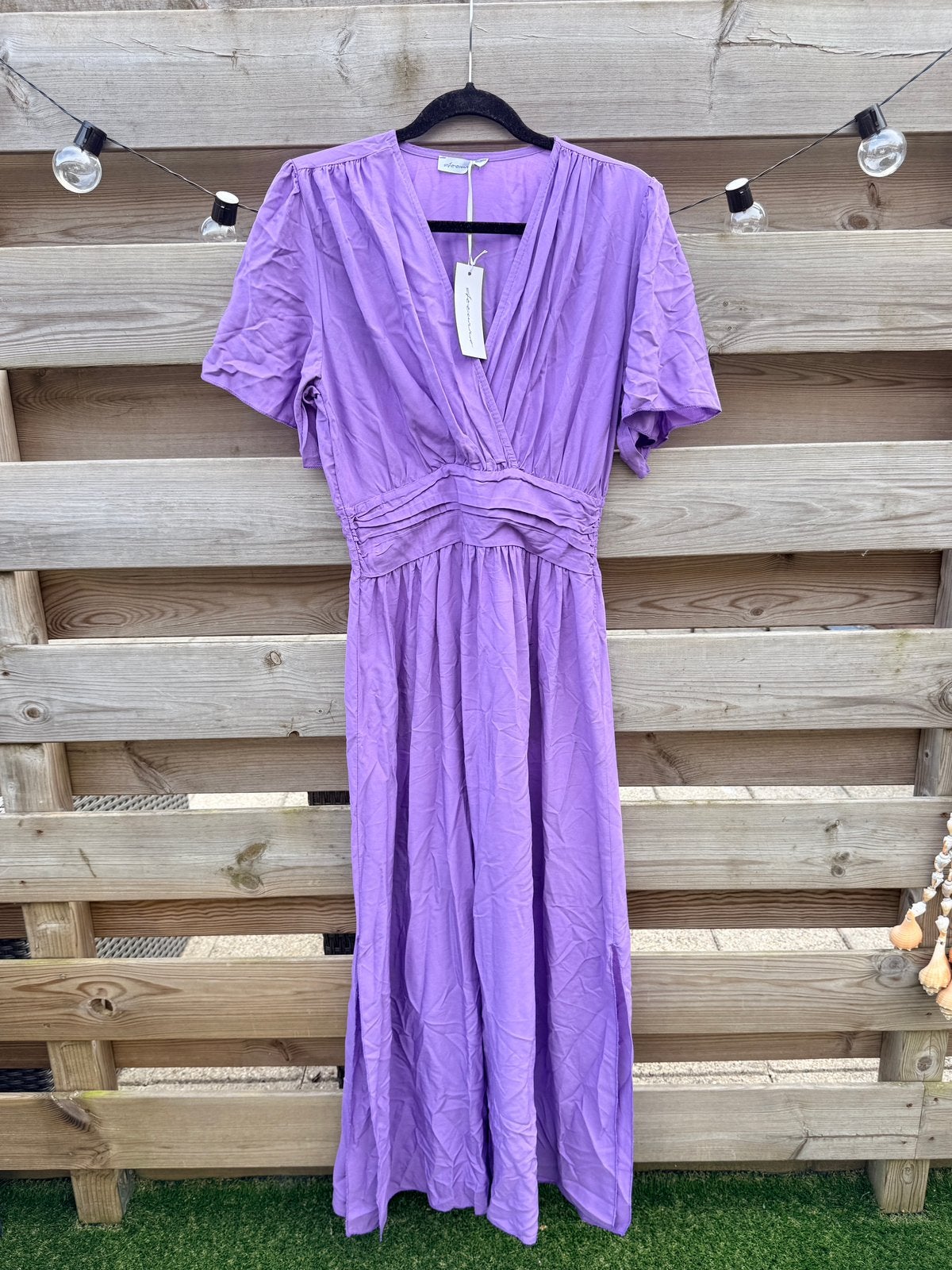 Azzurro | Jurk lang split lila/paars | One size, Kleding | Dames, Jurken, Ophalen of Verzenden, Nieuw, Paars, Onder de knie