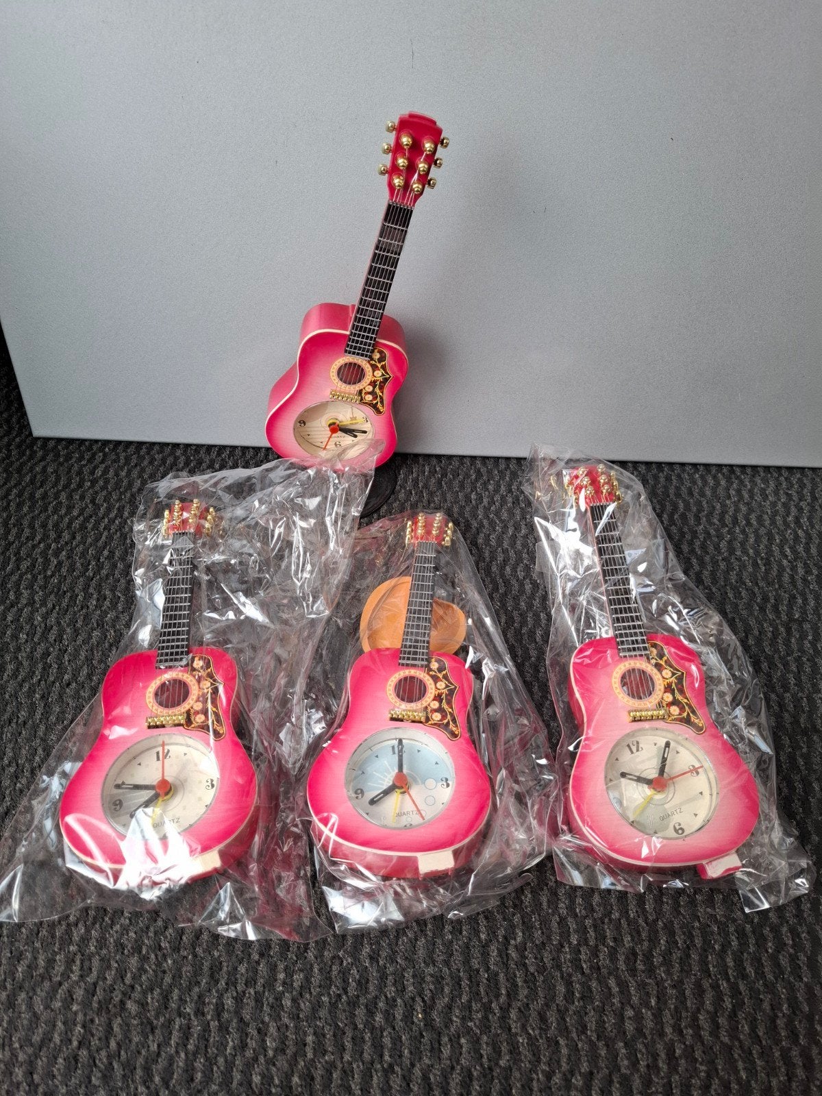 4 nieuwe unieke gitaar klokjes 
Prijs voor de 4 samen €5,-
A, Huis en Inrichting, Ophalen, Nieuw, Minder dan 150 cm, Minder dan 100 cm