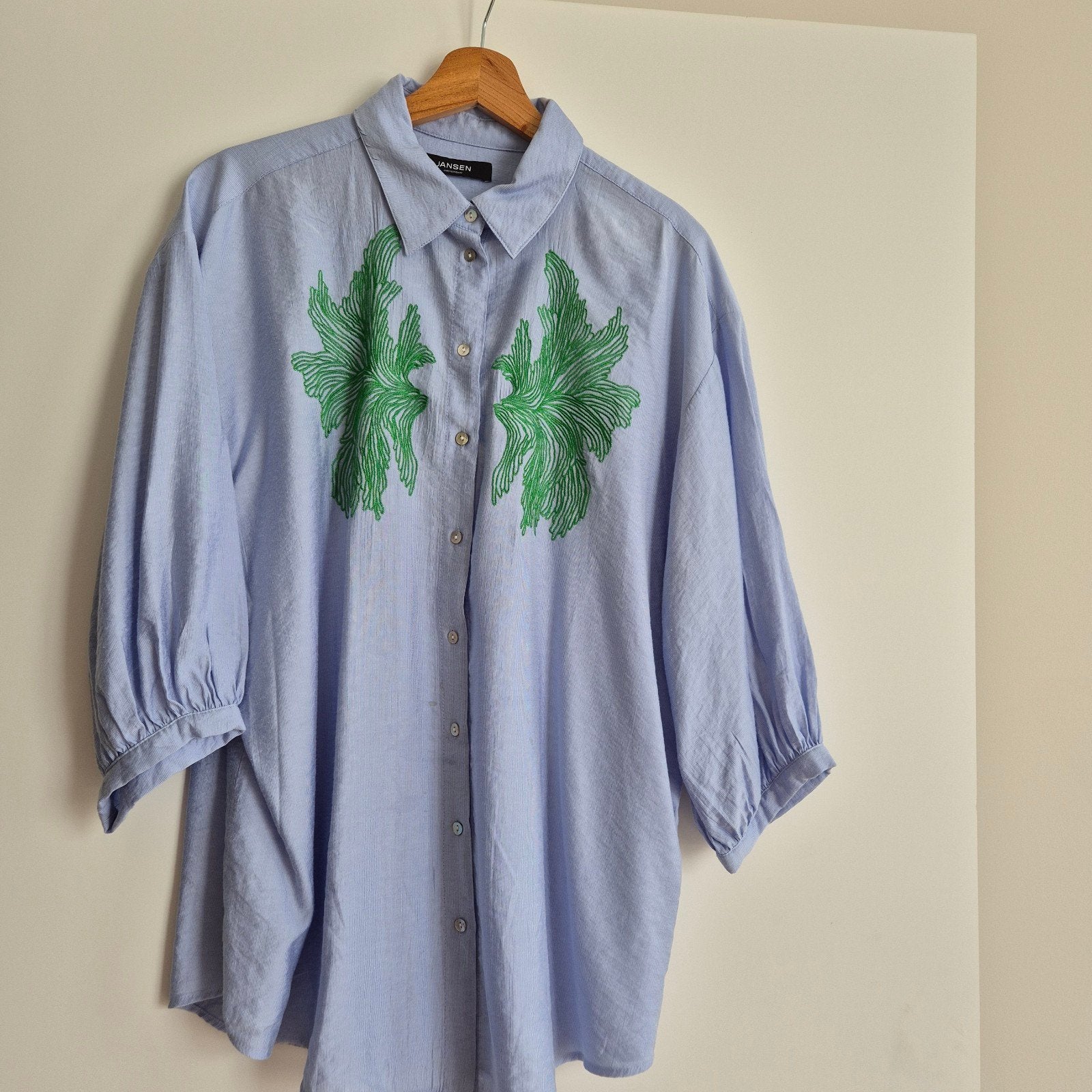 Jansen Amsterdam blouse met groene borduursels, Kleding | Dames, Blouses en Tunieken, Blauw, Ophalen of Verzenden, Zo goed als nieuw
