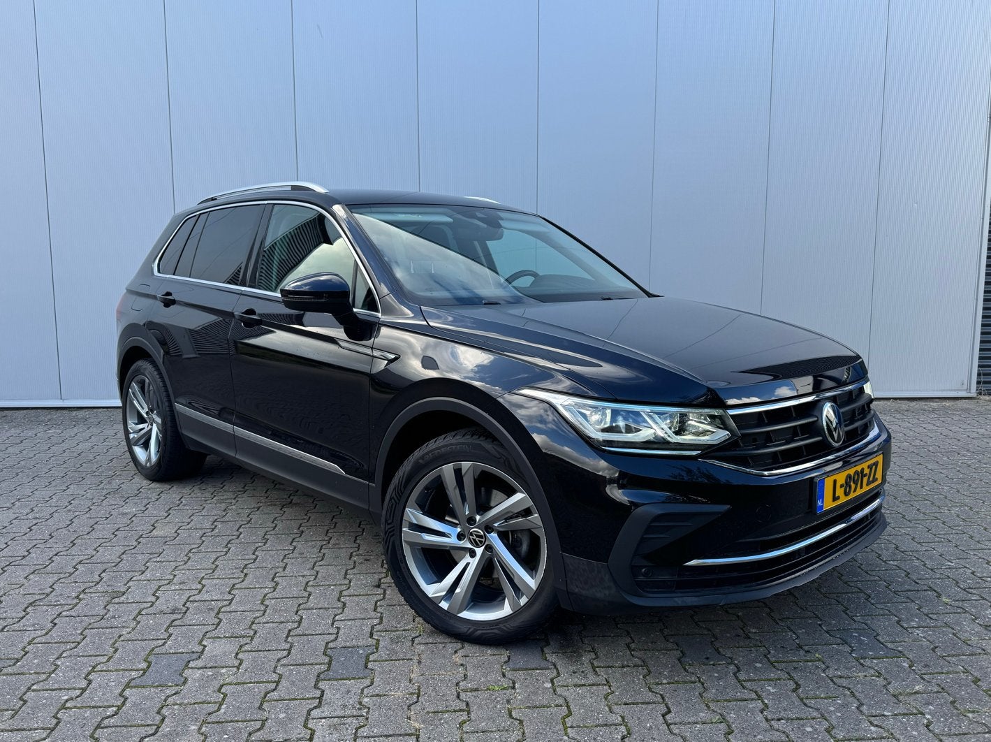 Volkswagen Tiguan 1.5 TSI 2021,Trekhaak, IQ-Light, Facelift, Voorwielaandrijving, Parkeerassistent, 1498 cc, 4 cilinders