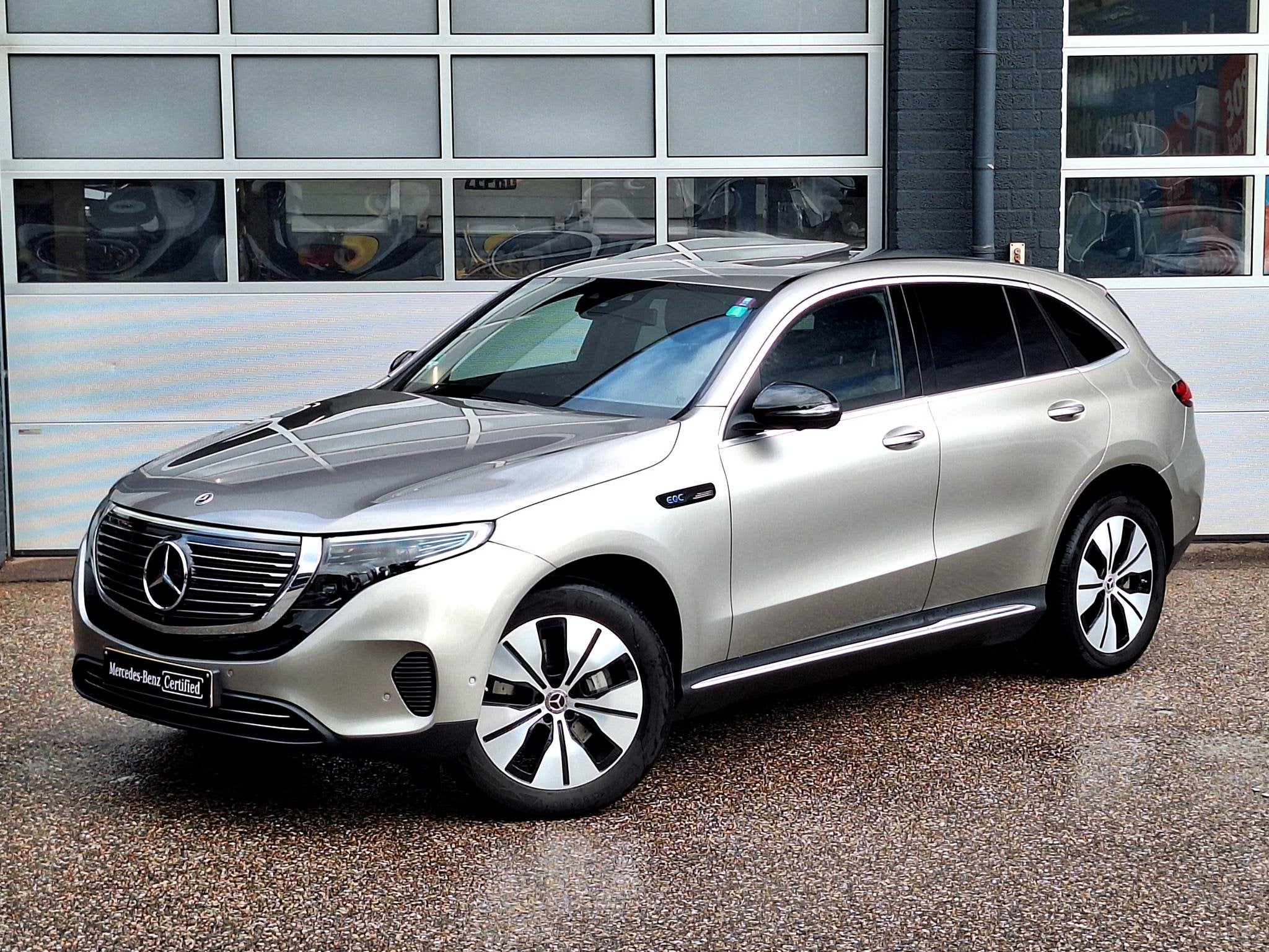 Mercedes-Benz EQC 400 4MATIC Premium Plus 80 kWh | Schuifdak, Auto's, Automaat, Stof, 80 kWh, 408 pk