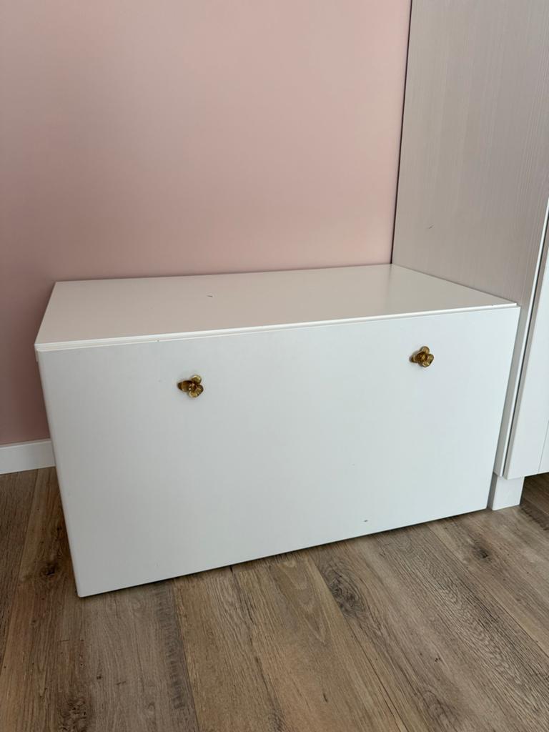 SMÅSTAD IKEA Speelgoedkist met bank, wit/wit, gouden greepje, Ophalen, Gebruikt