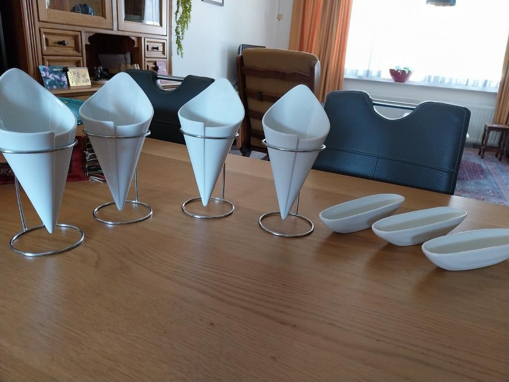 Porseleinen frietzakken met houders, Ophalen, Zo goed als nieuw, Porselein, Bord of Schaal