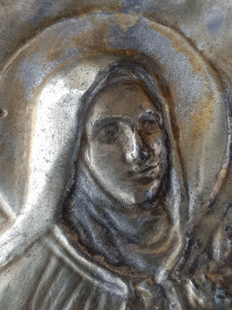 Mooie oude Maria hanger uit Engeland van tin en hout 14,2 cm, Ophalen of Verzenden