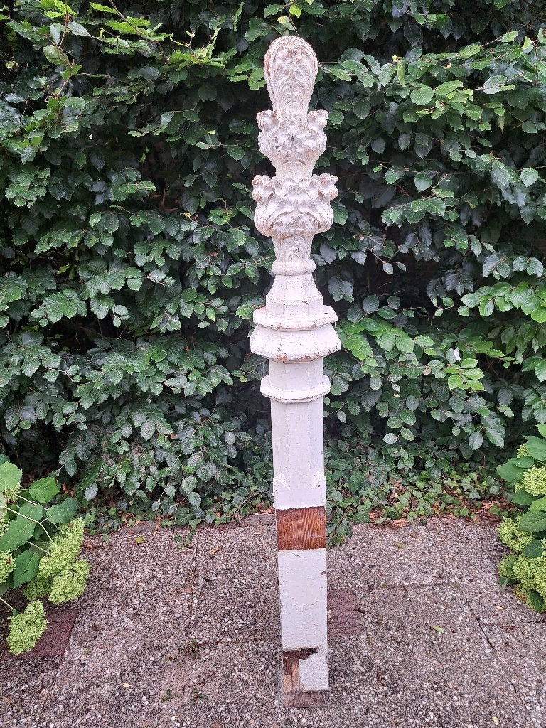 houten ornament voor trapleuning, Ophalen