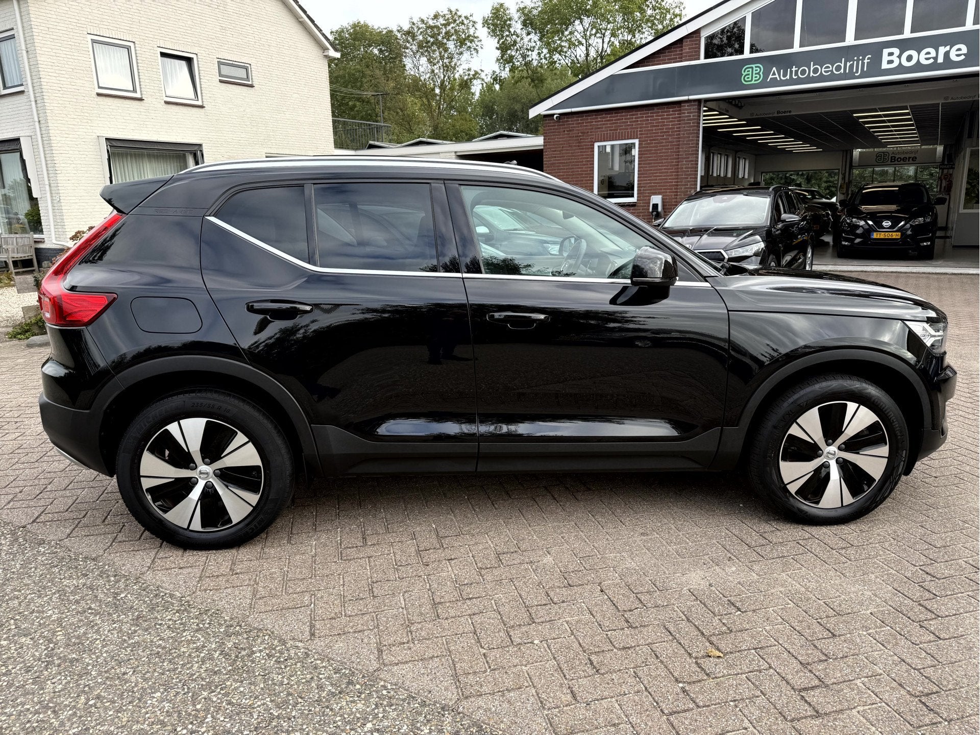 Volvo XC40 1.5 T4 Recharge Inscription Panoramadak, Leer, 18, Dealer onderhouden, Euro 6, Automatische klimaatregeling, Zwart