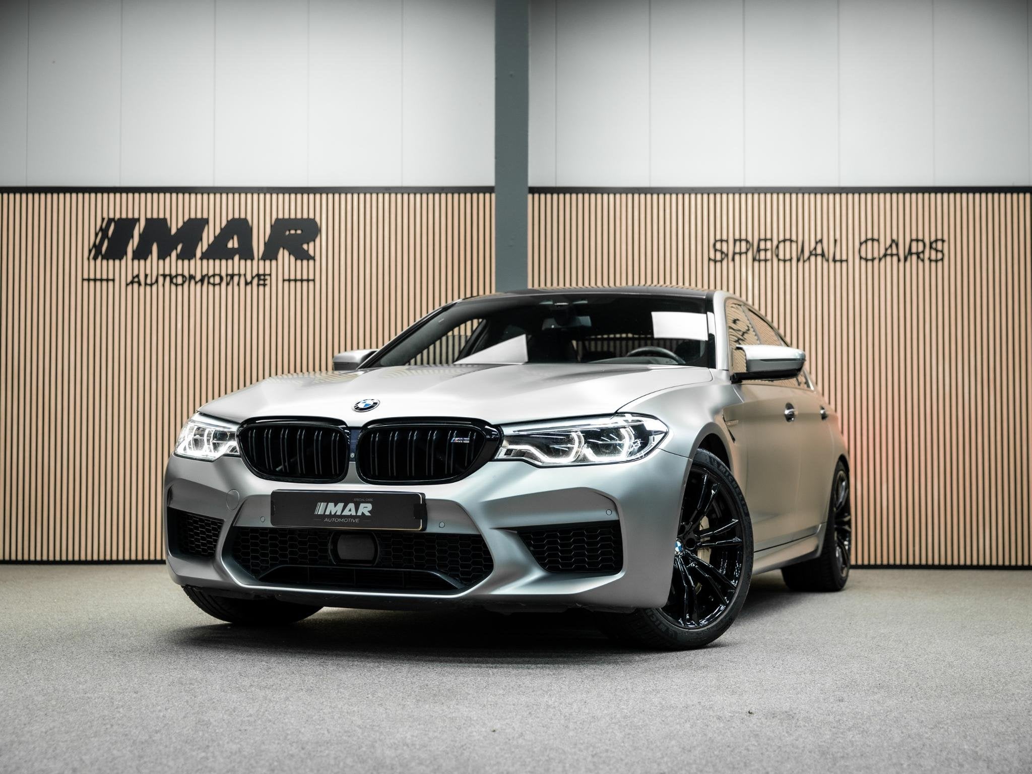 BMW M5 M5 Vol uitgevoerde NL geleverde M5 frozen grey, Automaat, Gebruikt, 2000 kg, Bedrijf
