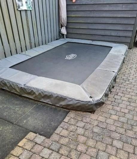 Berg trampoline 220-330 cm inGround, Kinderen en Baby's, Speelgoed | Buiten | Trampolines, Ophalen, Gebruikt