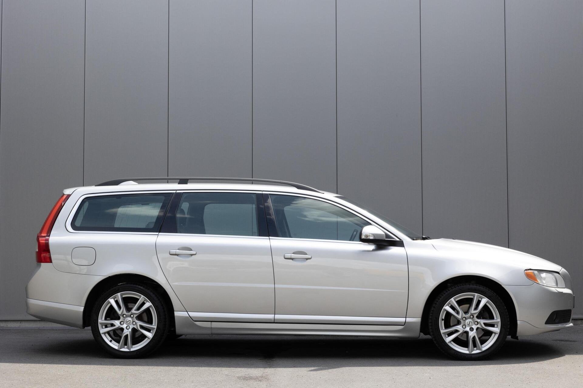 Volvo V70 2.0 Summum Bak gereviseerd|Xenon|Clima|Stoelverwar, 145 pk, Gebruikt, 4 cilinders, Leder en Stof