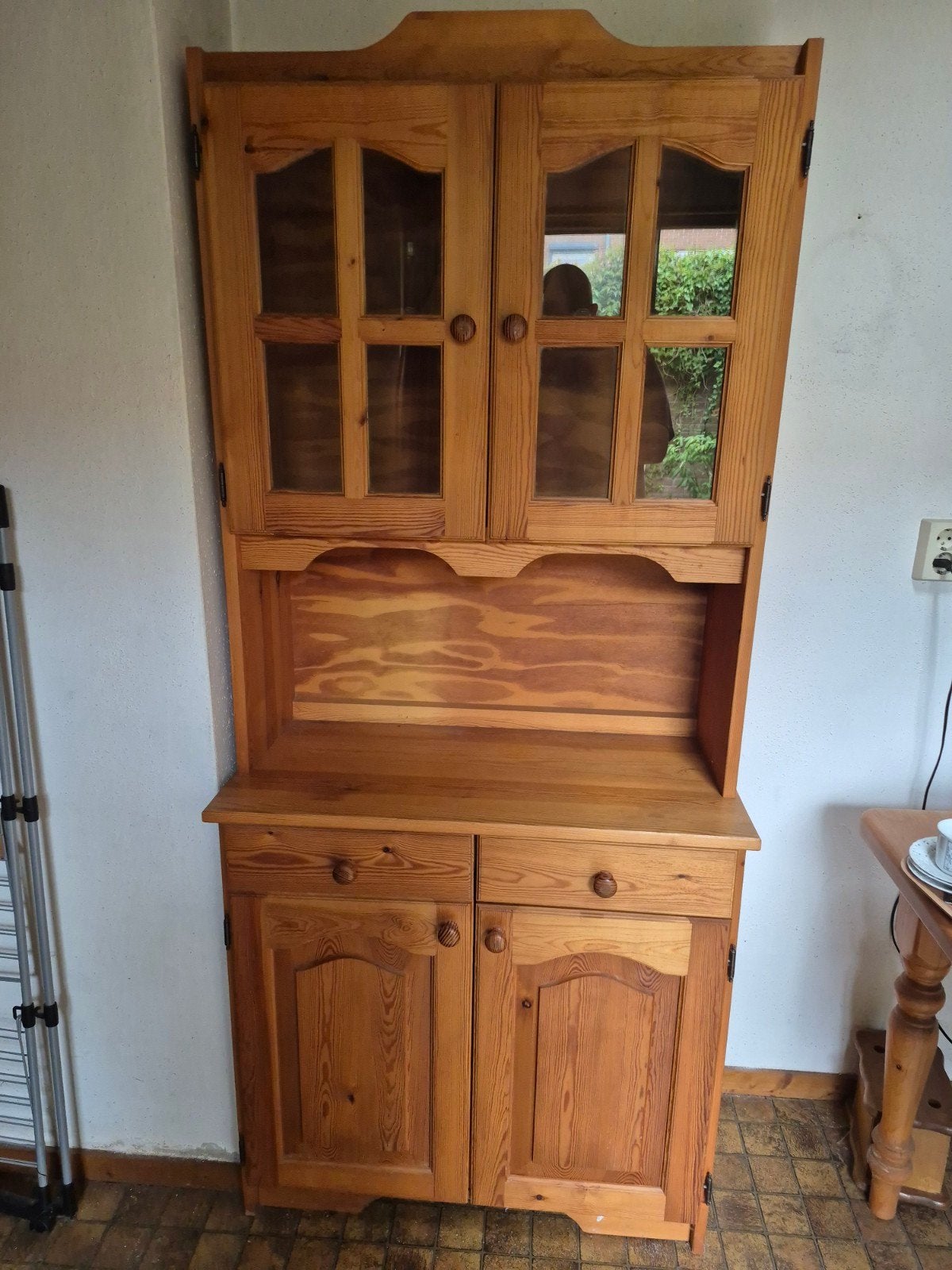 Massief grenen buffetkast met glazen deuren, Huis en Inrichting, Kasten | Dressoirs, Ophalen, Gebruikt, Grenenhout, Landelijk, Klassiek