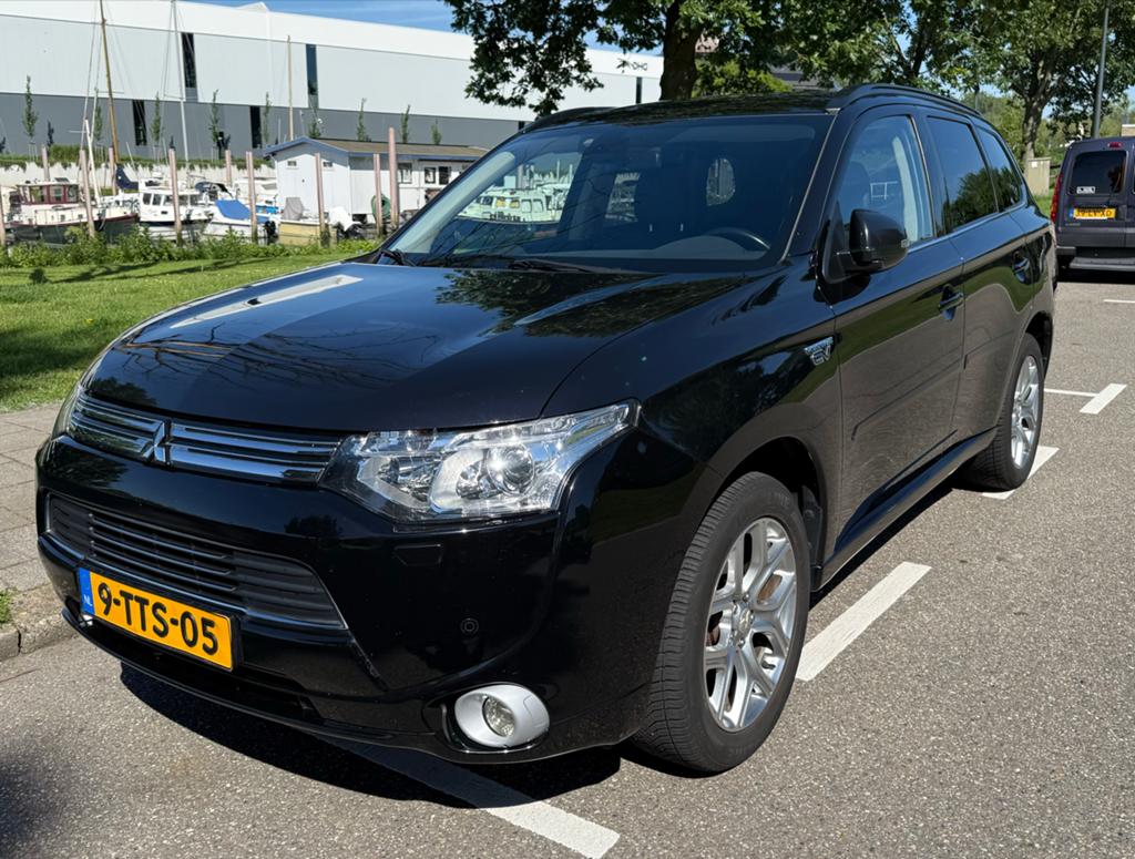 Mitsubishi Outlander 2.0 PHEV Instyle+ 203pk, Auto's, Outlander, Zwart, 4 cilinders, Zwart