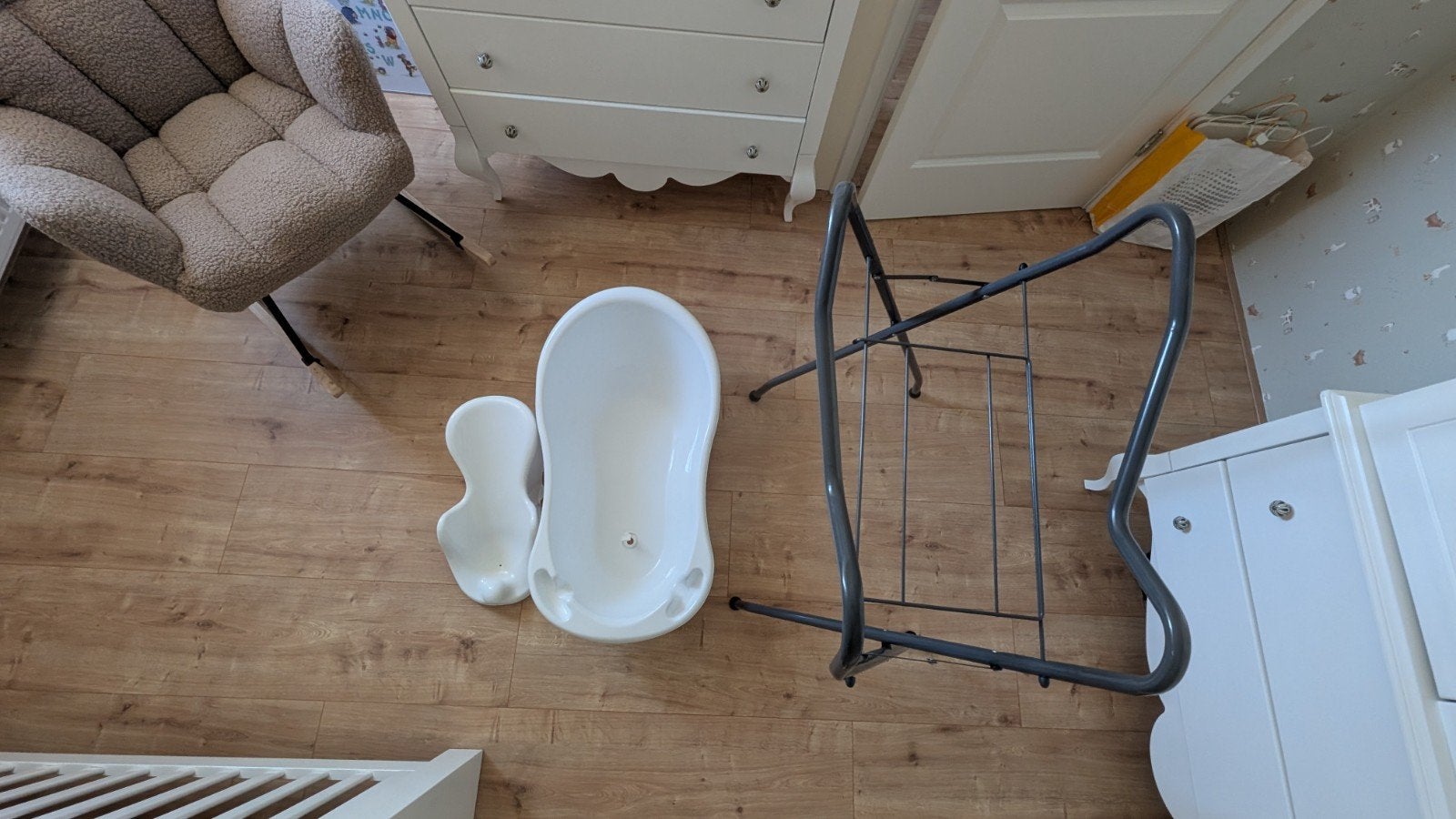 Babybadje in standaard met inzet, Kinderen en Baby's, Badjes en Verzorging, Ophalen, Zo goed als nieuw, Badje