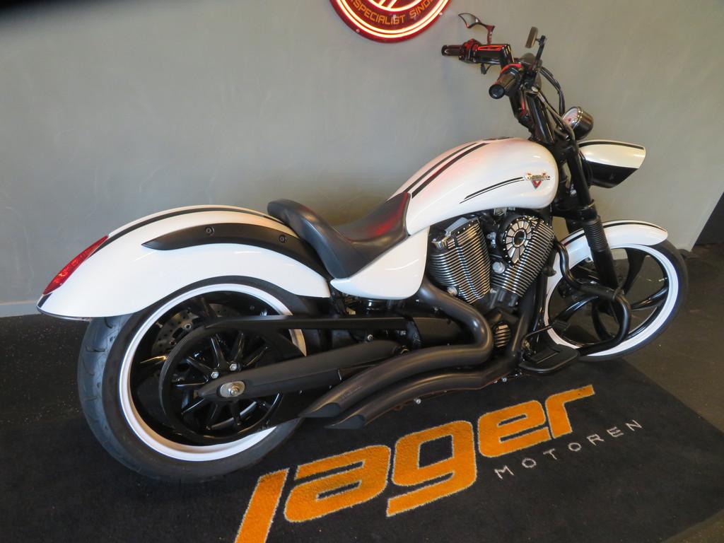 Victory VEGAS 8 BAL TOPSTAAT! SHORT CUTS (bj 2010), Motoren, Chopper, Bedrijf, VICTORY