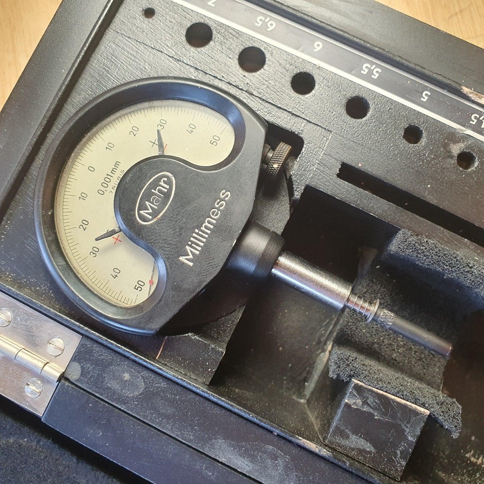 Mahr Millimess 0.001mm meetklok in kist, Ophalen of Verzenden