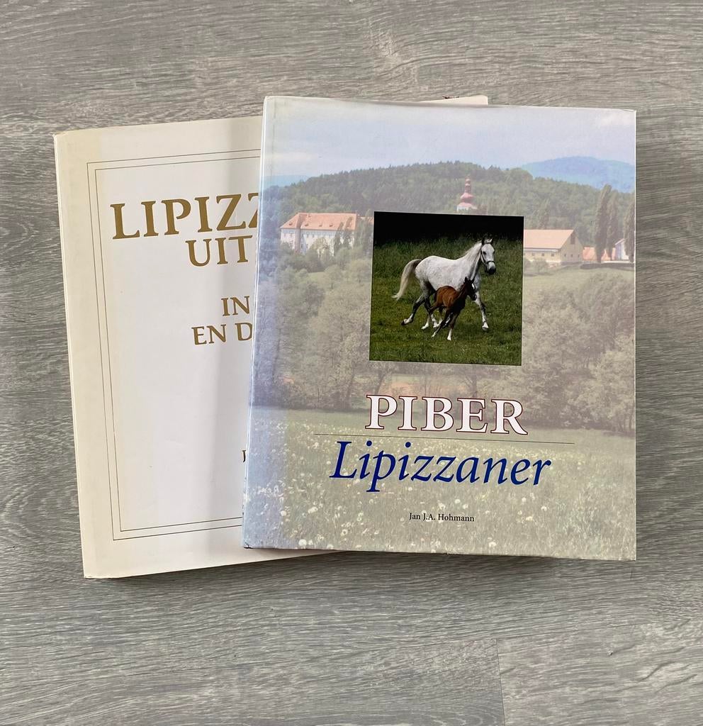 2 boeken of Lipizzaners, Boeken, Ophalen of Verzenden, Zo goed als nieuw
