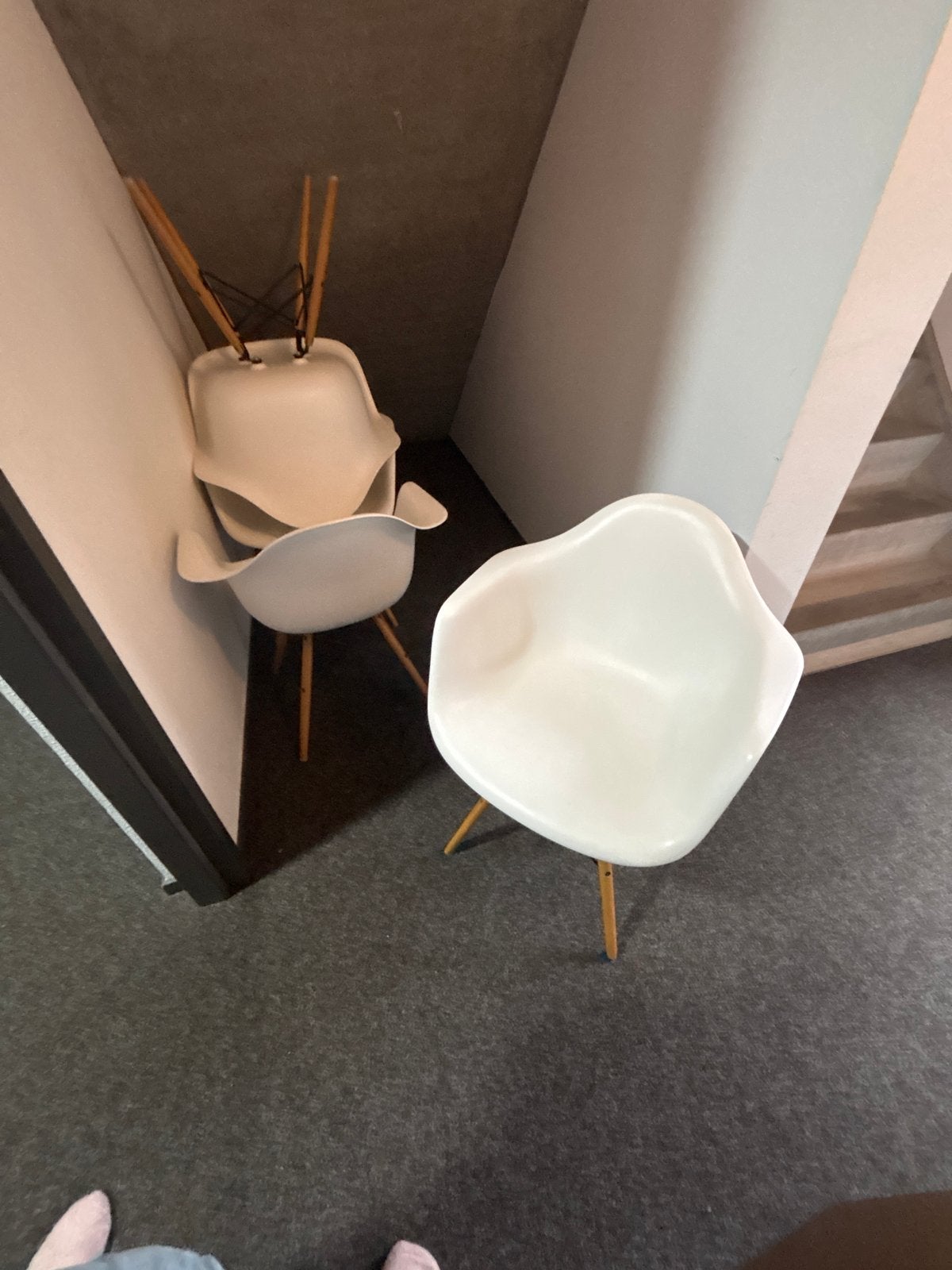 Set van 4 Witte Kuipstoelen met Houten Poten, Huis en Inrichting, Ophalen, Gebruikt, Wit, Vier