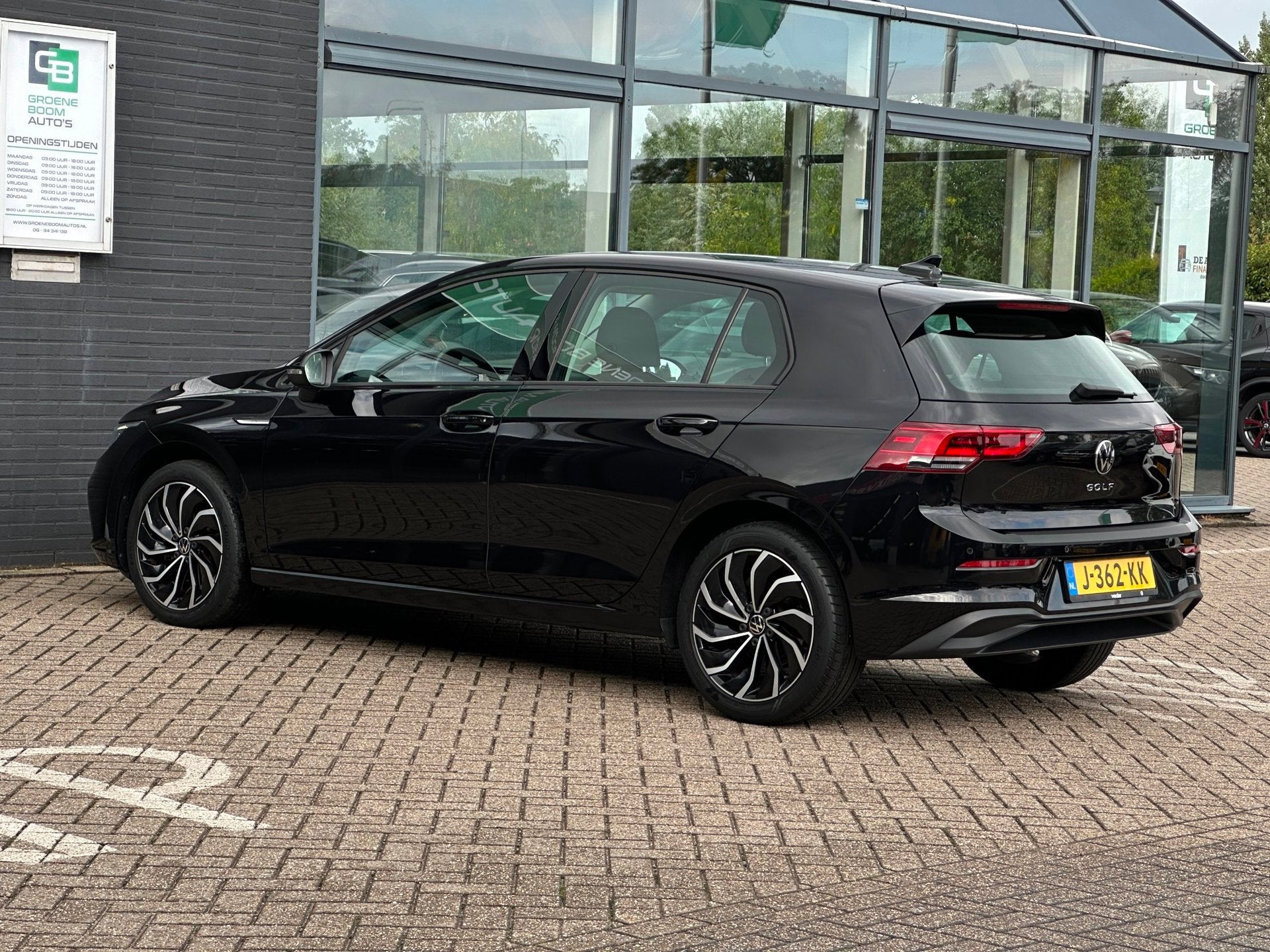 Volkswagen Golf 1.5 TSI Life Business/CARPLAY/SFEERVERLICHTI, Auto's, Dealer onderhouden, Stof, Euro 6, Zwart