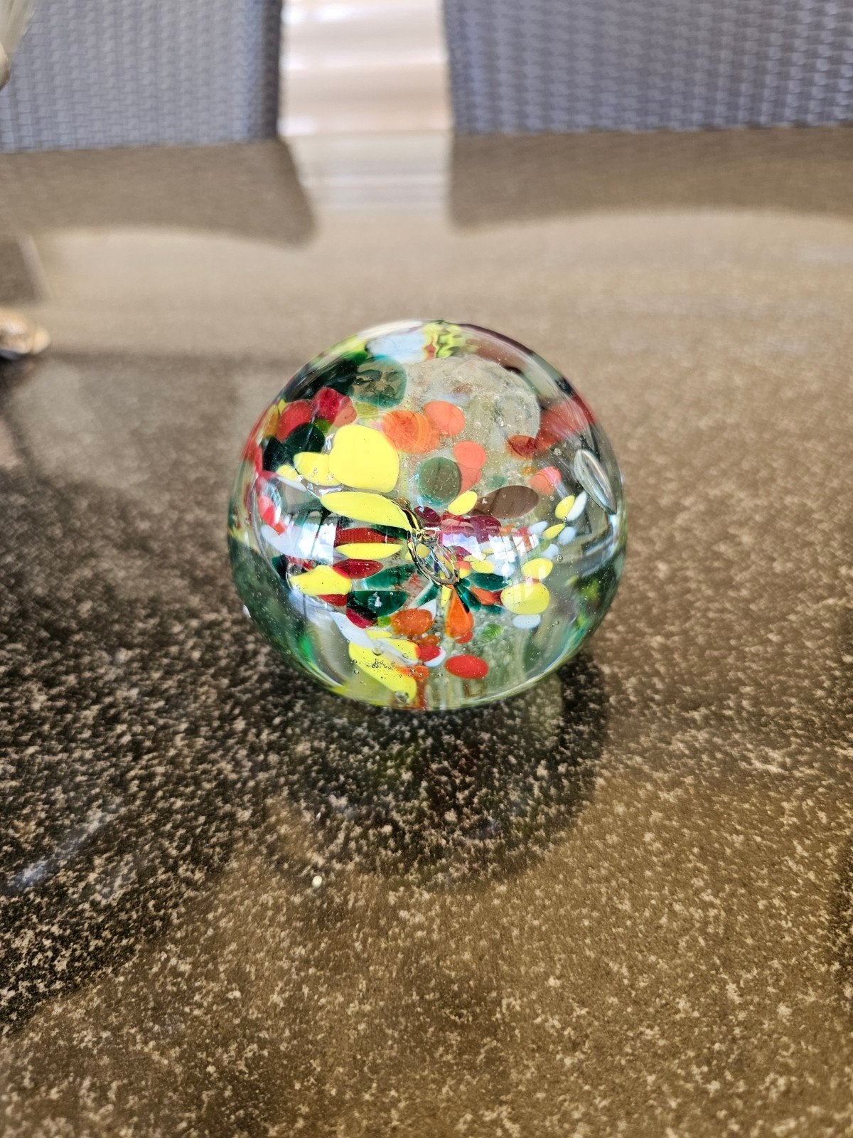 Handgemaakte Leerdam Presse Papier met Bloemendecor, Antiek en Kunst, Antiek | Glas en Kristal, Ophalen of Verzenden