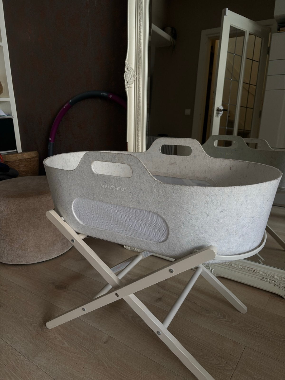 SnüzBaskit Wiegje met standaard - Zo goed als nieuw, Kinderen en Baby's, Babywiegjes en Ledikanten, Ophalen, Zo goed als nieuw