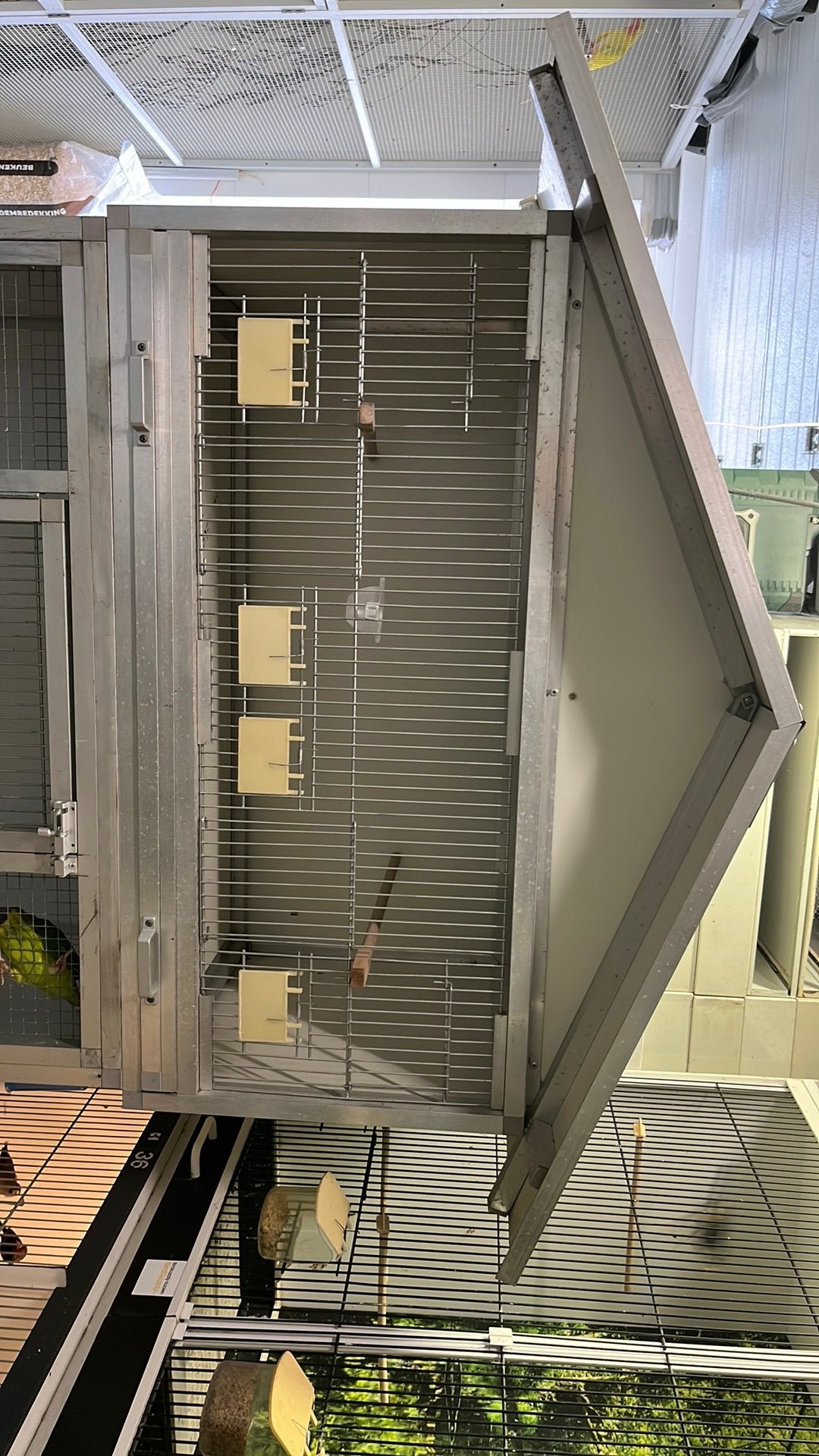 Leuke kooi voor aan de muur aluminiun, Dieren en Toebehoren, Ophalen, Zo goed als nieuw, Aluminium, Vogelkooi