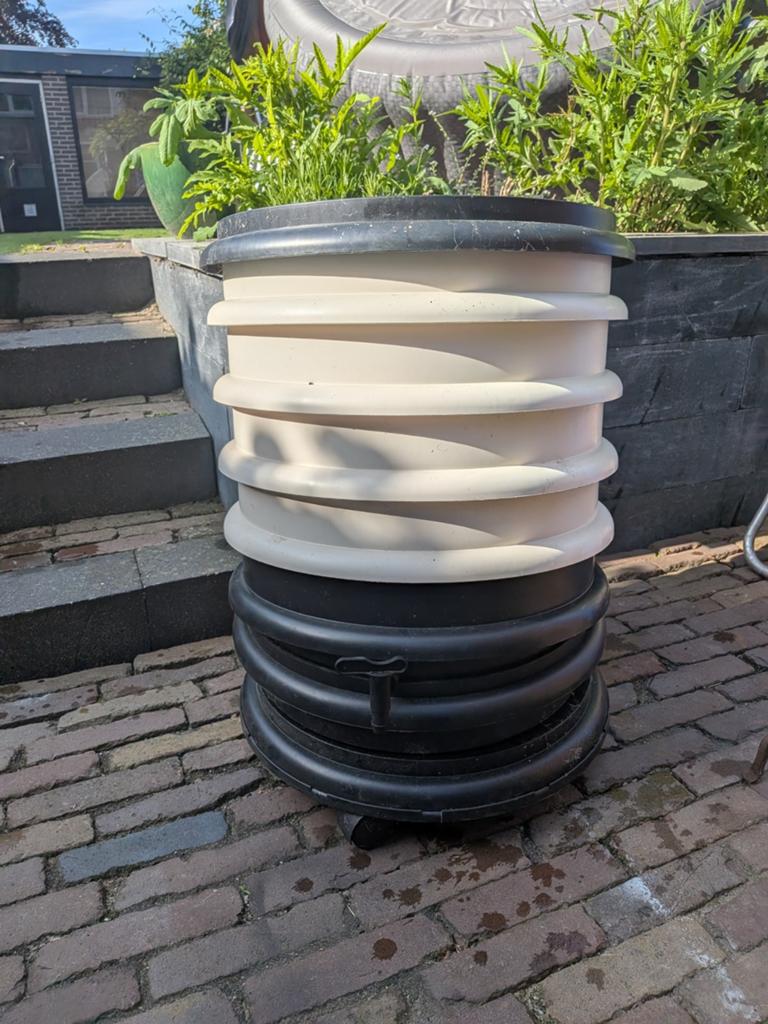 Balkonton wormenhotel in de kleur ivoor, Ophalen, Kunststof, Rond, Zo goed als nieuw