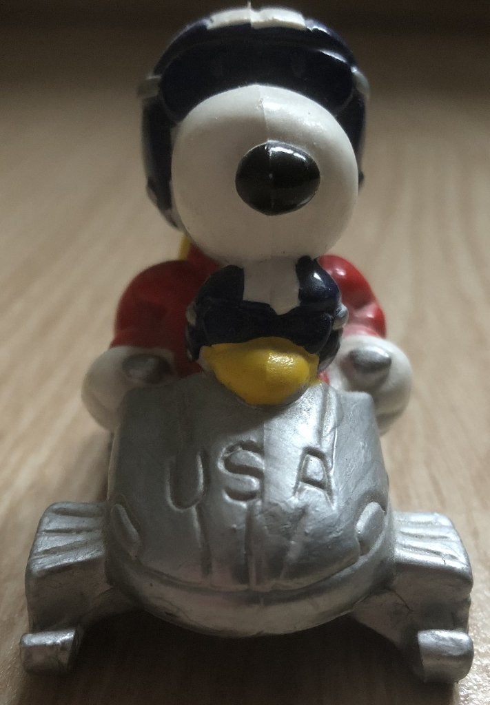 SNOOPY - SNOOPY OP SNEEUWSCOOTER - 1958 - USA, Verzamelen, Ophalen of Verzenden, Snoopy, Zo goed als nieuw