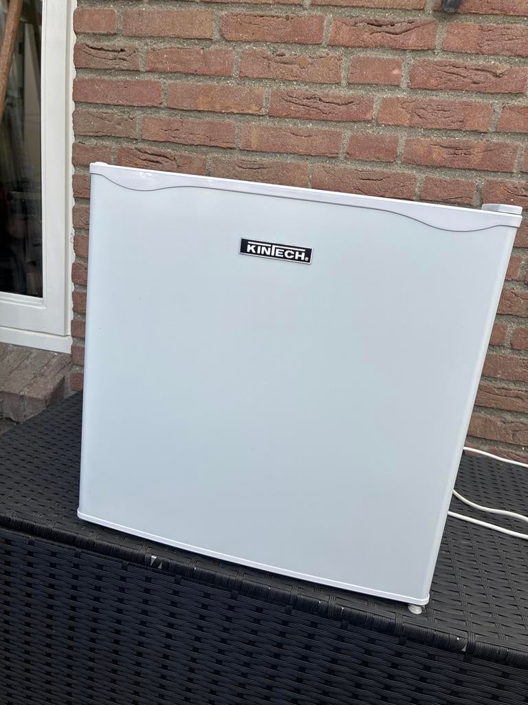 Compacte KINIECH Koelkast 46L- Ideaal voor kleine ruimtes, Gebruikt, Ophalen of Verzenden, Minder dan 75 liter, Met vriesvak