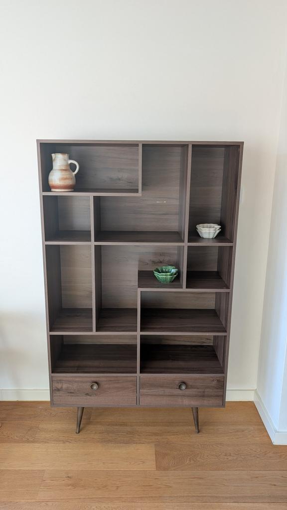 Vitrinekast / Boekenkast - WOOOD Prato - Walnoot, Ophalen, Met plank(en), Zo goed als nieuw, Minder dan 150 cm