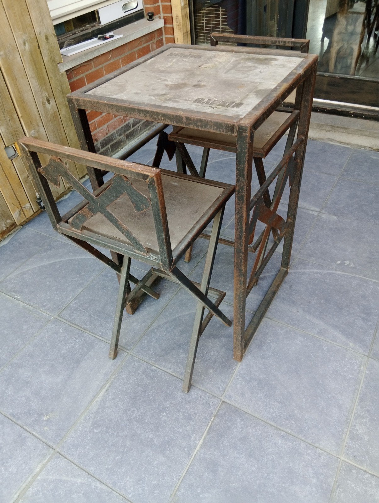 Industriële hapkin Bartafel met 2 Krukken - Metaal en Hout, Ophalen of Verzenden, Gebruikt