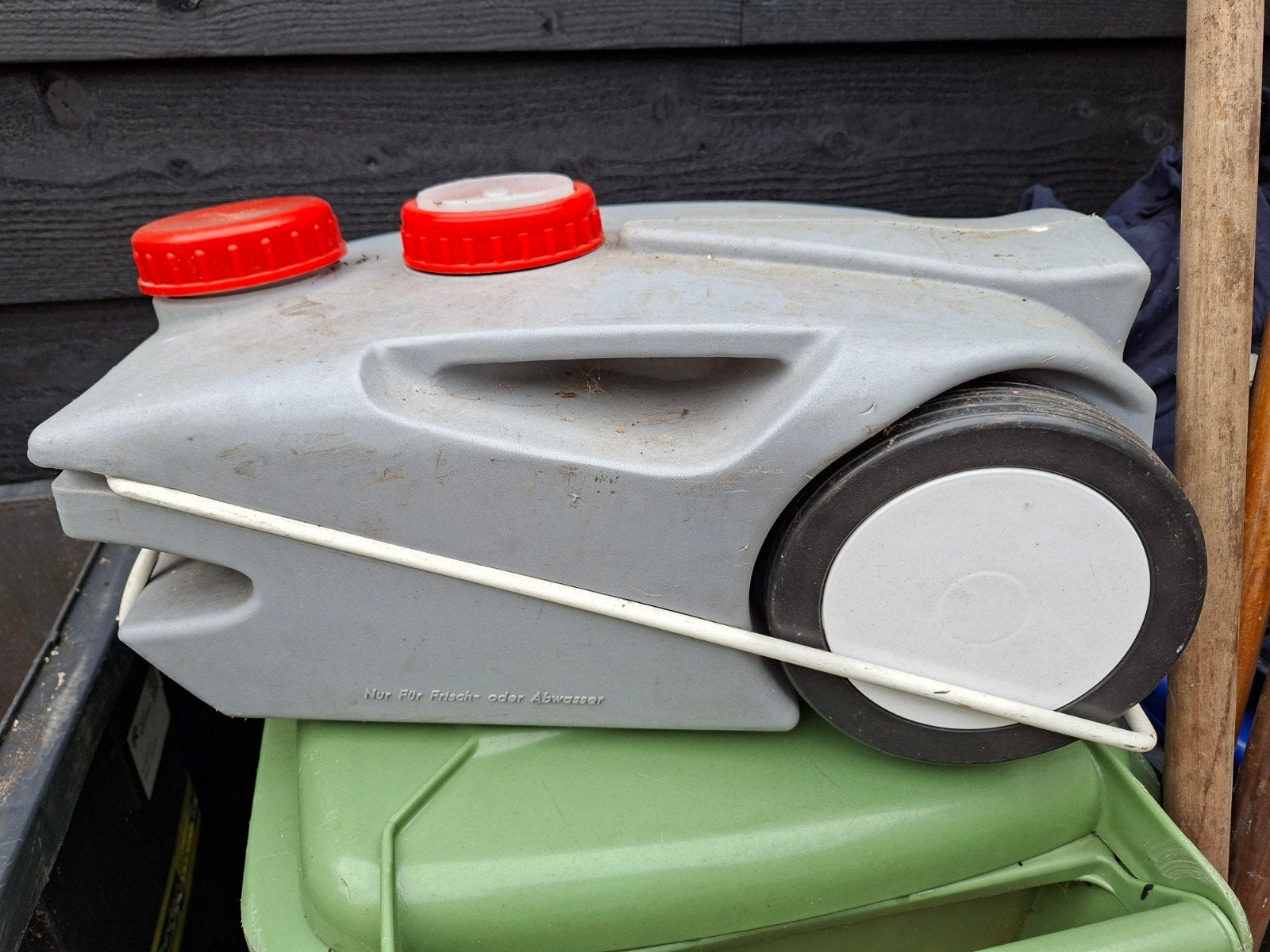 Vuilwatertank met wielen, Ophalen, Gebruikt