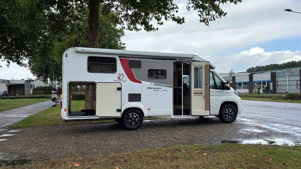 Bürstner Nexxo 690 AUTOMAAT 4p enkele bedden garage topstaat, Automaat, Ringverwarming, Bedrijf, Diesel