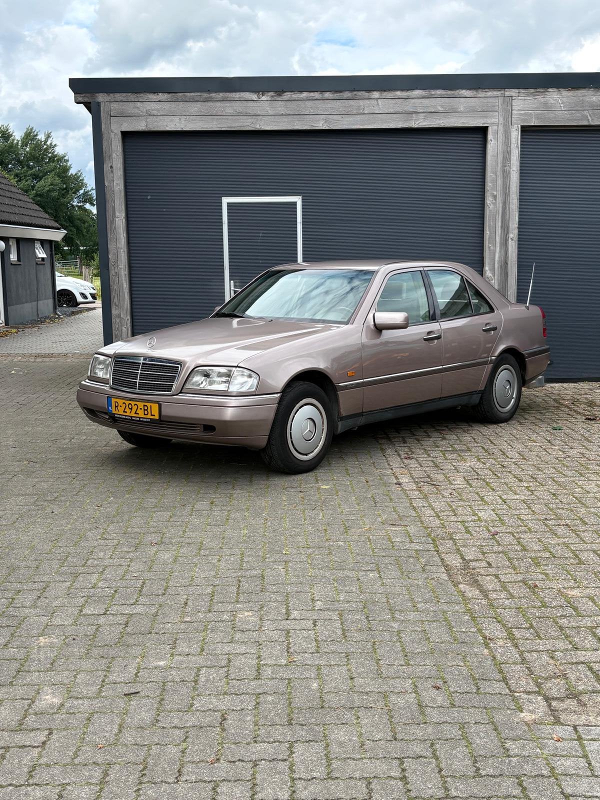 Mercedes-Benz c200 Mercedes 1995 Grijs, Auto's, Mercedes-Benz, Bedrijf, C-Klasse, ABS, Airbags, Centrale vergrendeling, Trekhaak