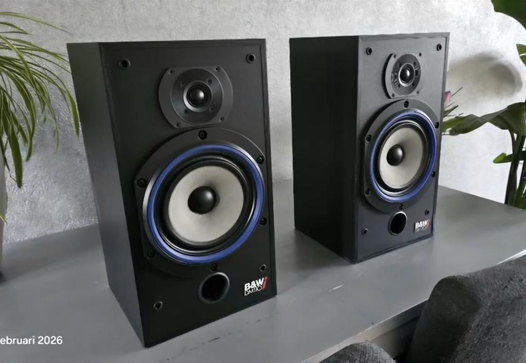 Een prachtige set B&W dm 110i's.