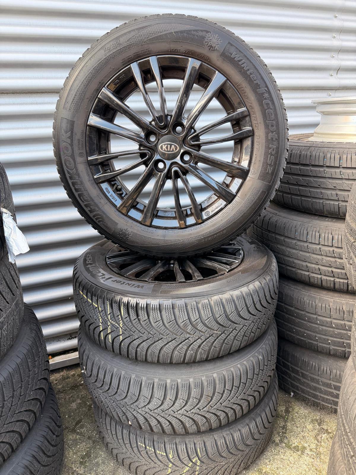Winterbanden winterset Kia Rio Stonic Glans Zwart LMV, Auto-onderdelen, Gebruikt, 15 inch, Banden en Velgen, Personenwagen