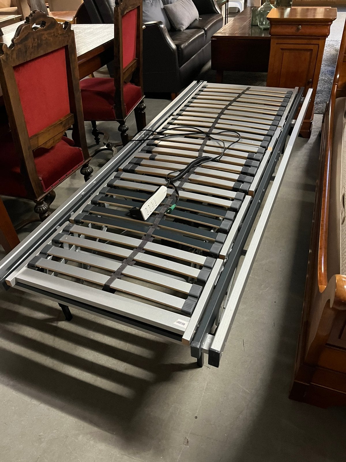 Eldktrisch verstelbaar bed op poten met lattenbodem, Ophalen, Gebruikt, Eenpersoons, 80 cm